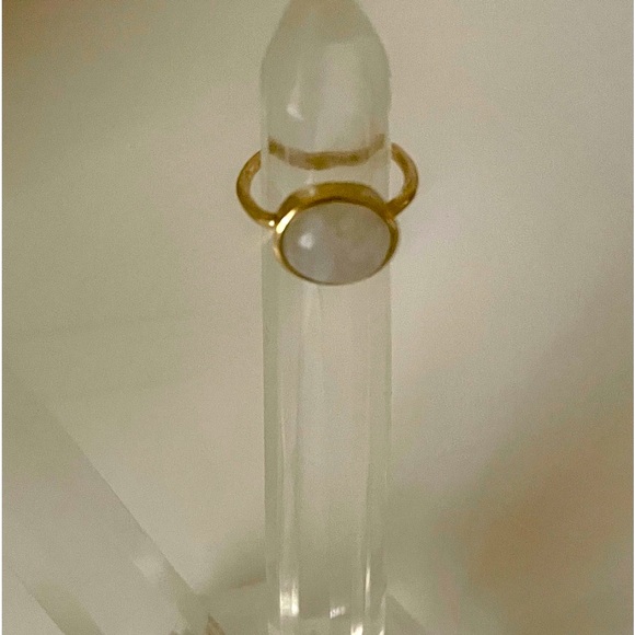 Moonstone Ring Gold tone Size 6 3/4  June Birthstone - Picture 1 of 6